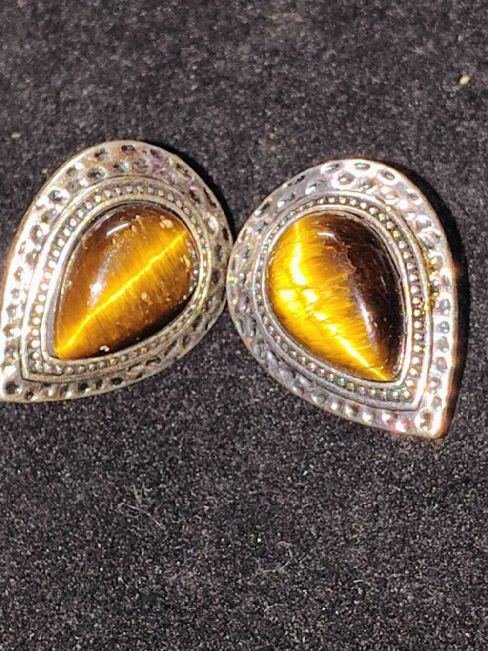 Vintage Tiger’s Eye Teardrop Clip‑On Earrings – Silver‑Tone Beaded Frame